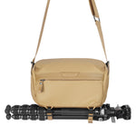 VEO METRO S4L BG - Schultertasche beige - 4 Liter