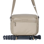 VEO METRO S9L CM - Schultertasche creme - 9 Liter